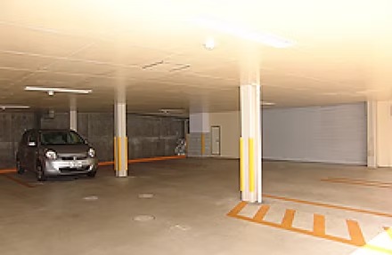 診療所1階南側駐車場